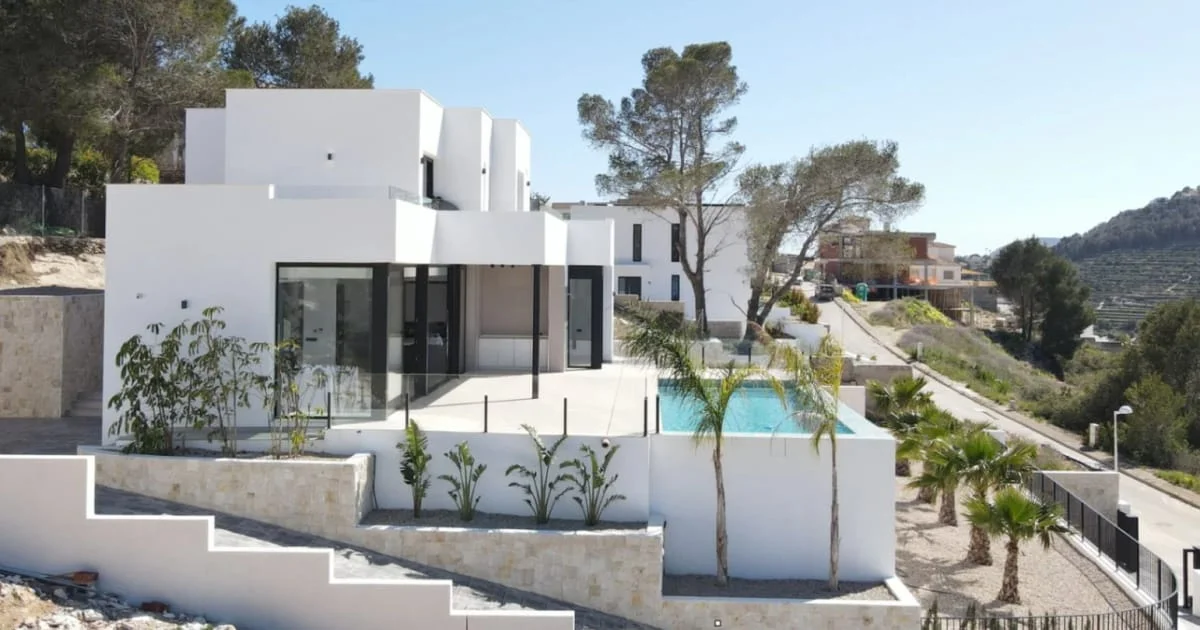 Modern Calpe villa, three-bedroom privacy