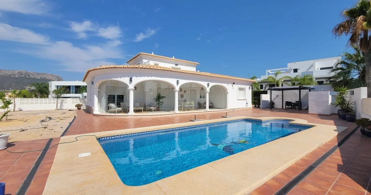 Calpe villa with private pool, views