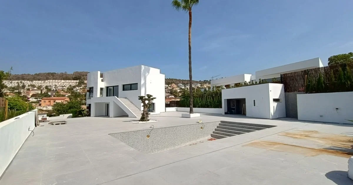 Modern Calpe villa, five bedrooms