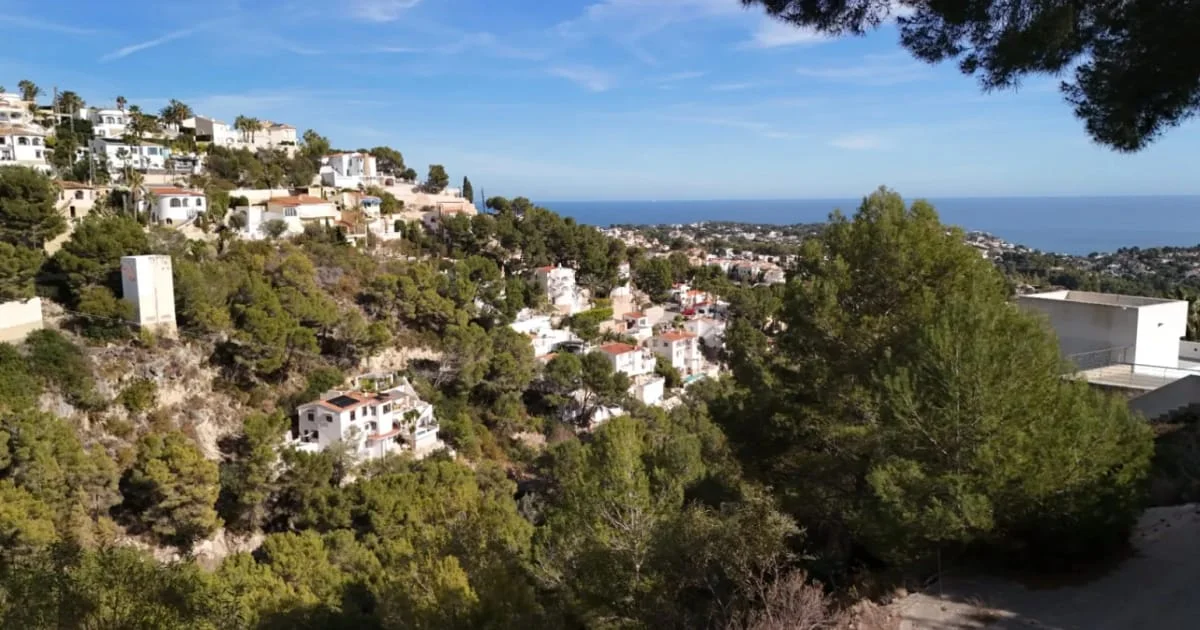 Benissa coastal plot with sea views