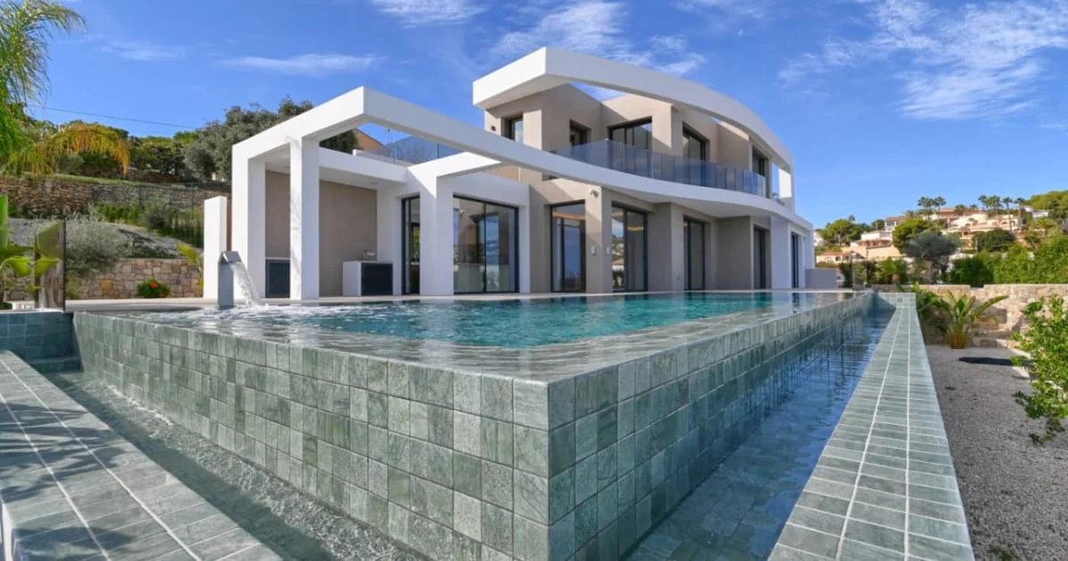 New luxury villa near La Fustera beach