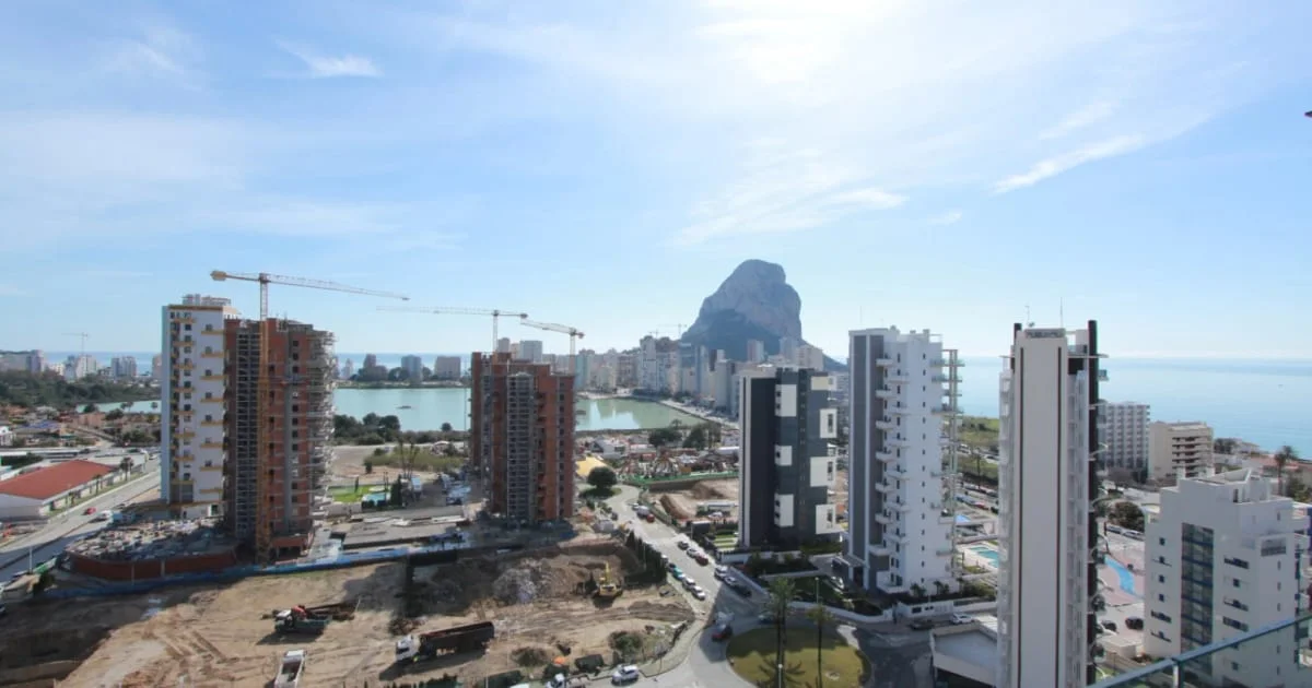 Sea-view penthouse with 73 m² solarium
