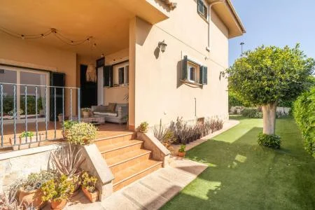 Pareado orientado al sur con piscina privada