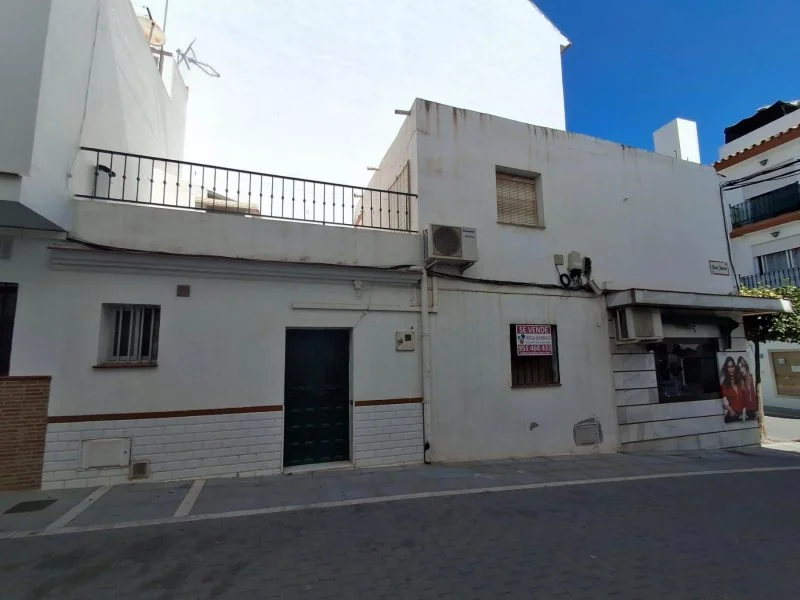 Renovation house with commercial unit