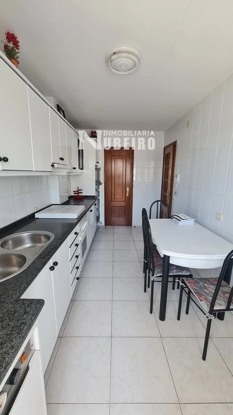 Good-condition Lugo flat, four bedrooms