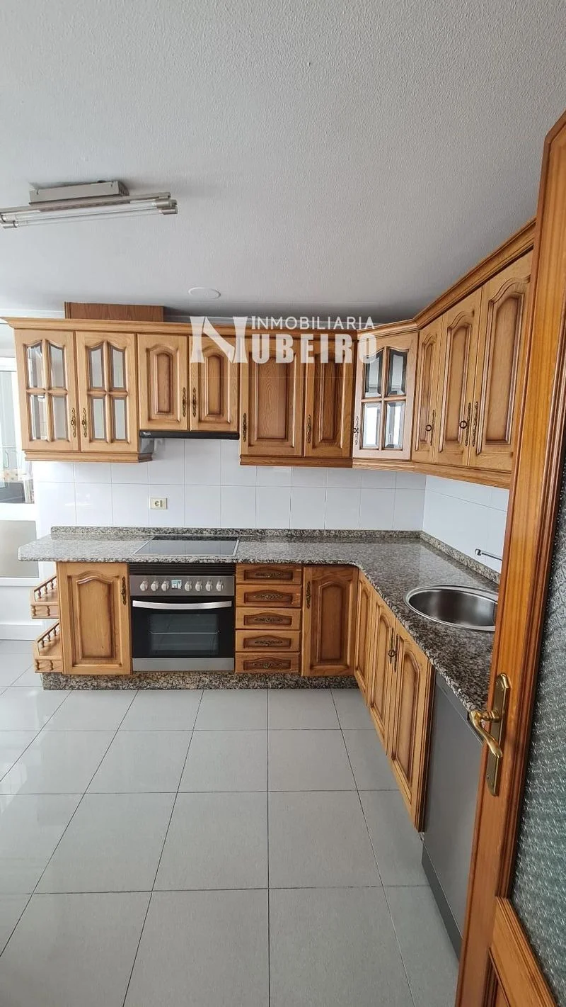 Furnished Lugo flat with three bedrooms