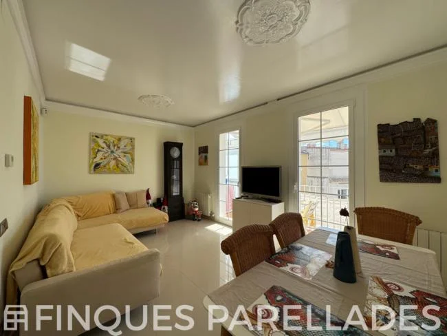Top-floor Sitges flat with sea-view terrace