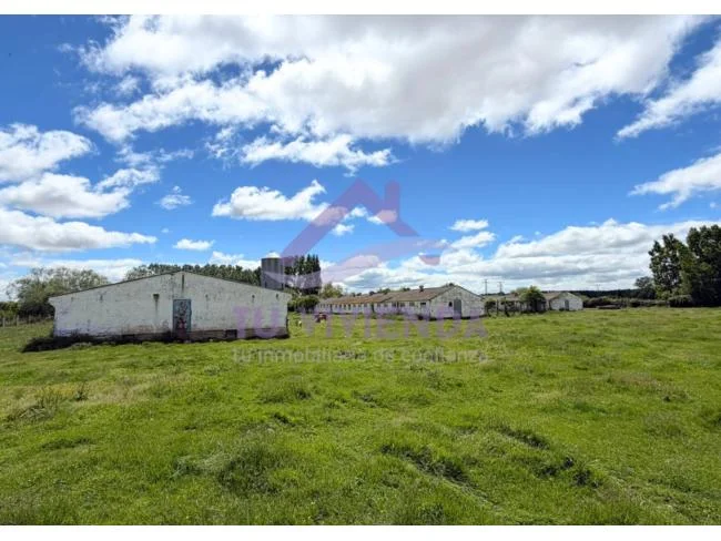 Irrigated farm with house and warehouses