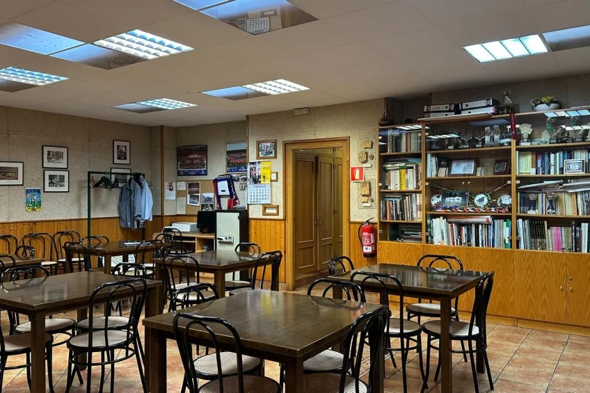 Street-front bar premises in Centro