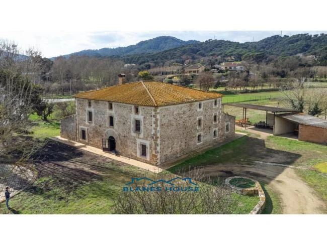Masía histórica con 15 habitaciones