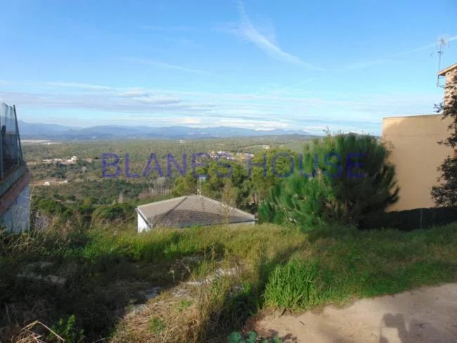 Parcela en Costa Brava con servicios