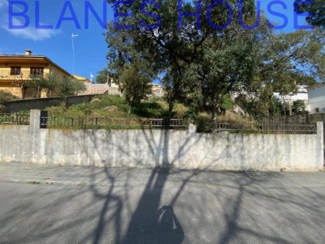 Parcela urbanizada de 590 m² cerca de Blanes