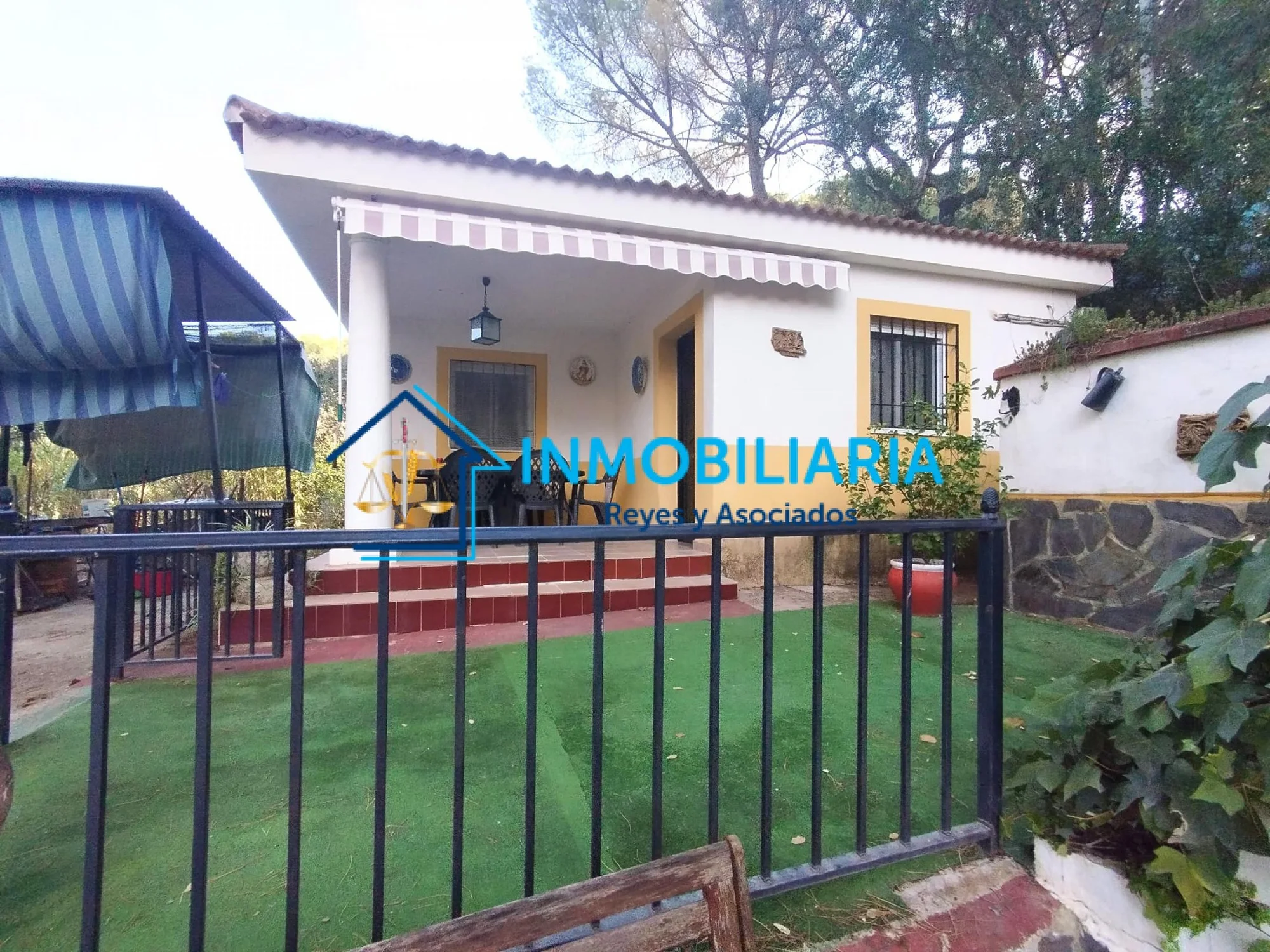 Sierra plot with house and pool