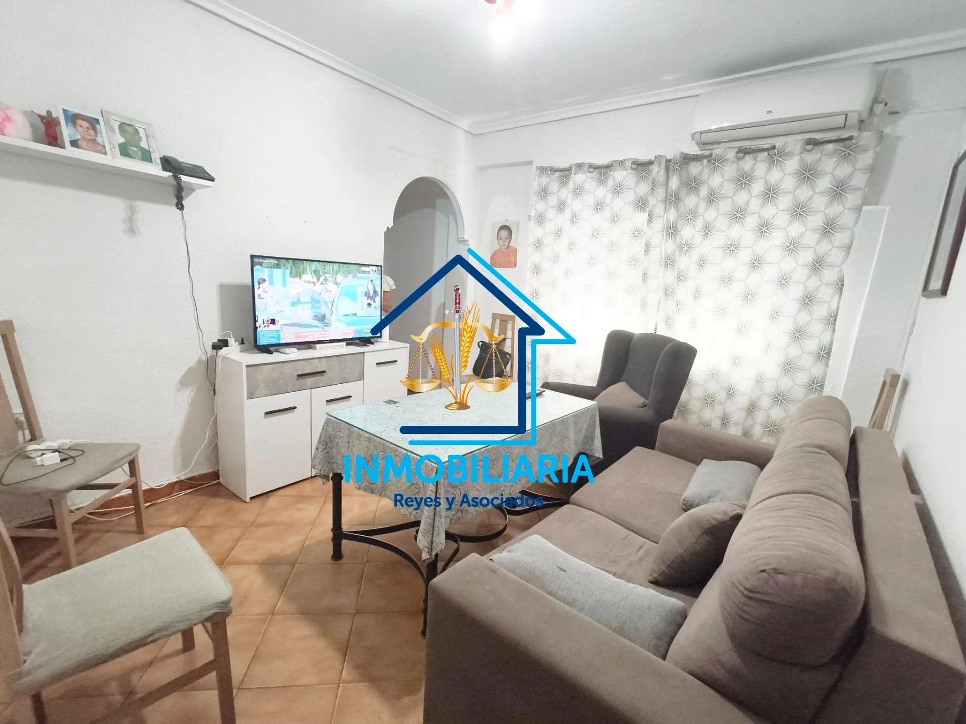 Tenanted Levante flat, three bedrooms