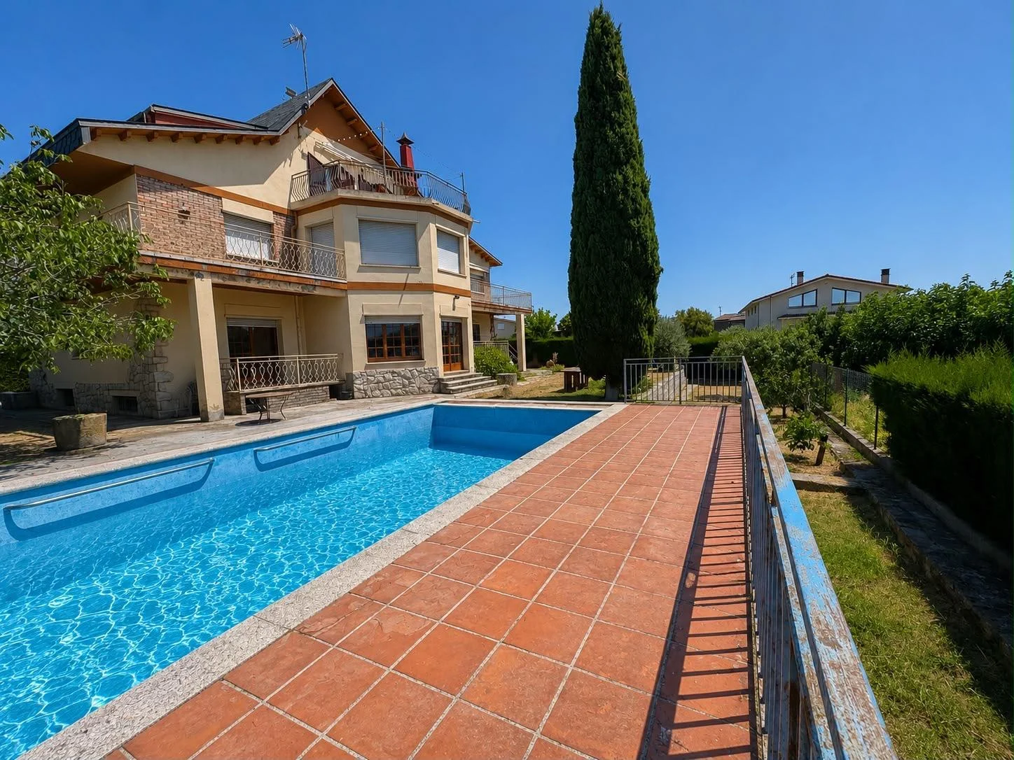 Gran casa en Cervera con potencial de alquiler