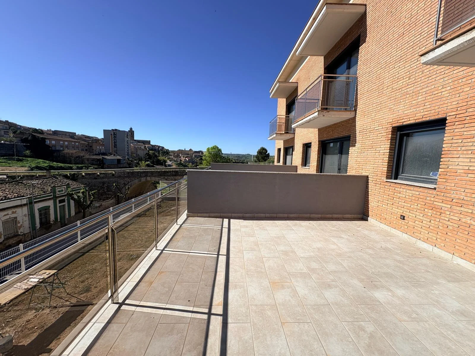 Chalet de obra nueva en Cervera, garaje para 5 coches