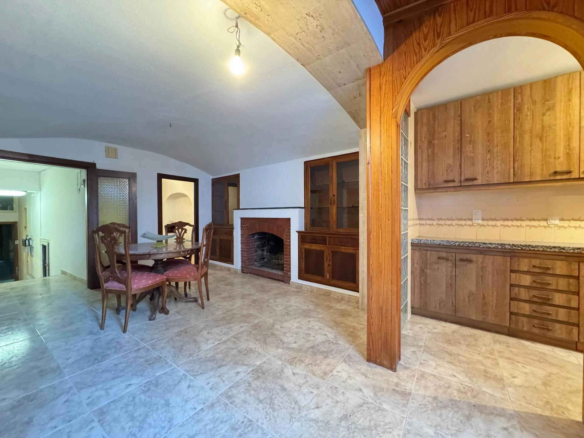 Local comercial adaptable en Calaf, 210 m²