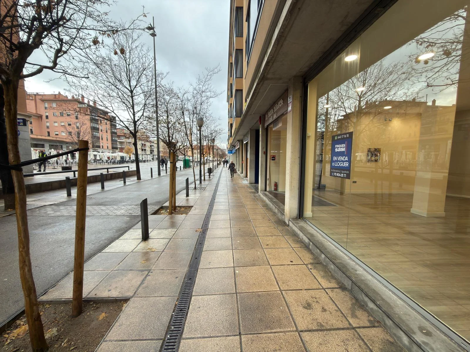 Street-front commercial unit, 53 m²