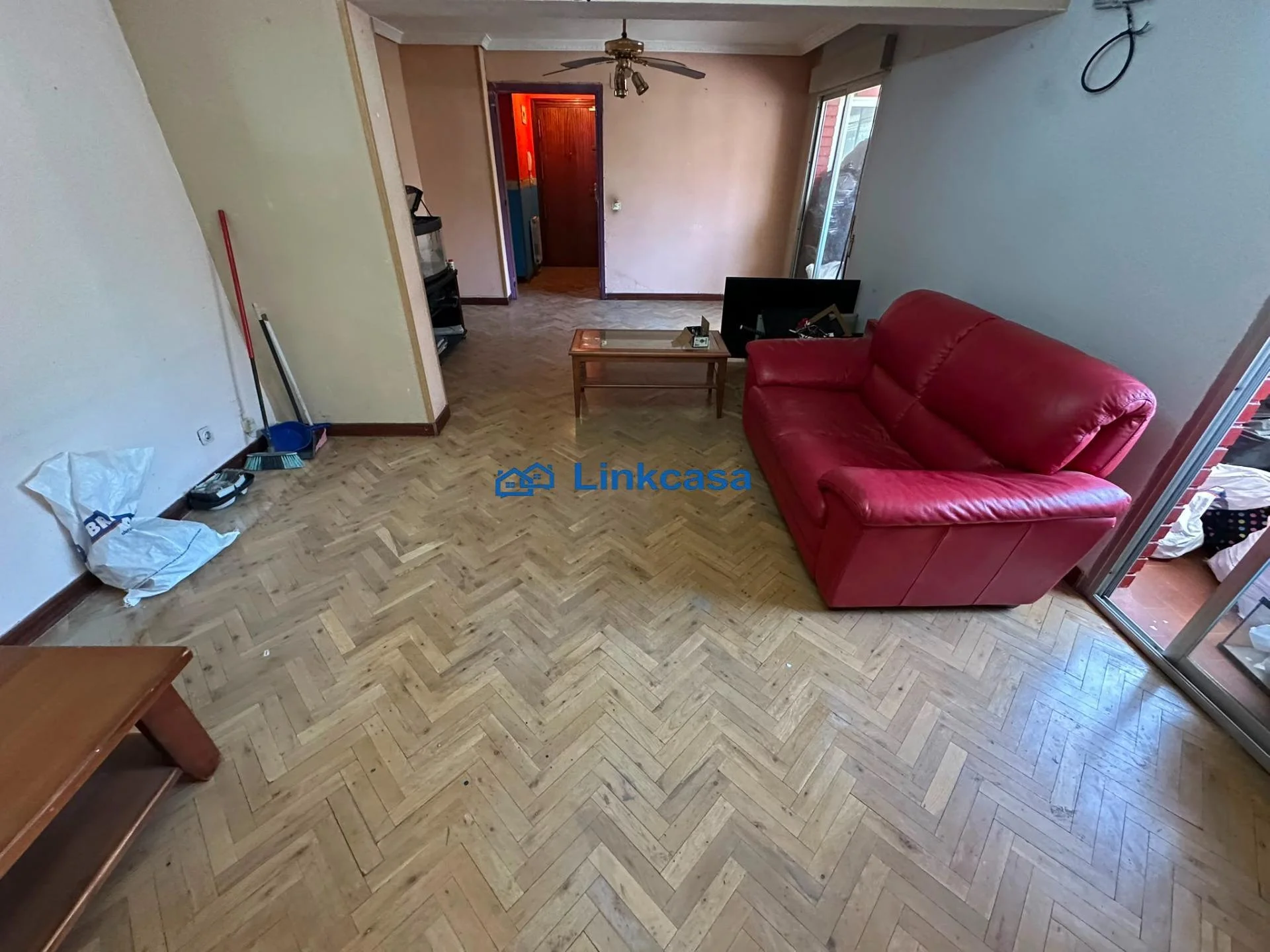 Large five-bedroom flat in Usera