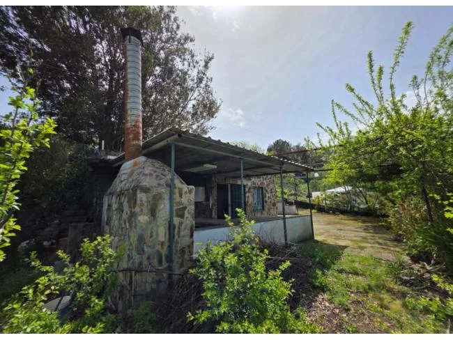 Casa rural con parcela de 2.214 m²