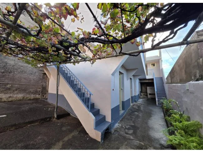 Flexible three-floor house in Farrobillo
