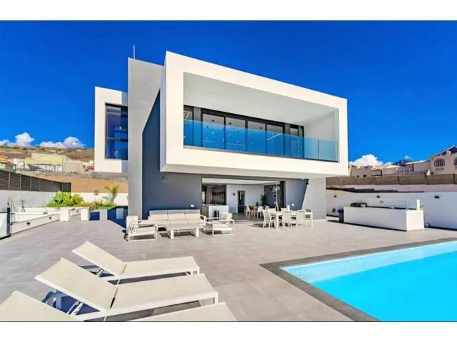 Villa de lujo en Armeñime con garaje para diez coches