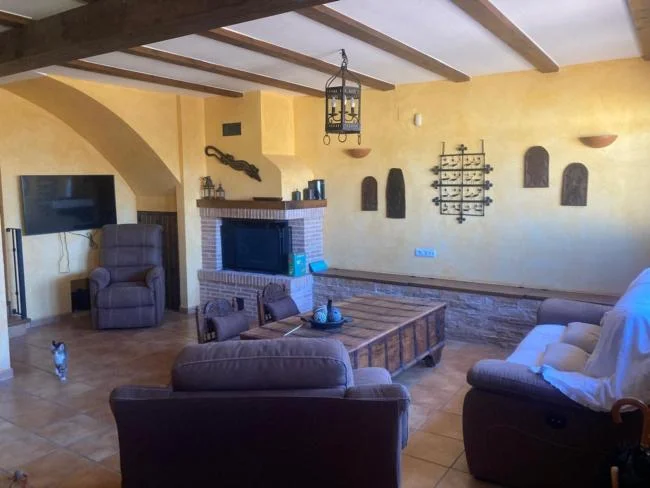 Reformed townhouse in Onil, five bedrooms