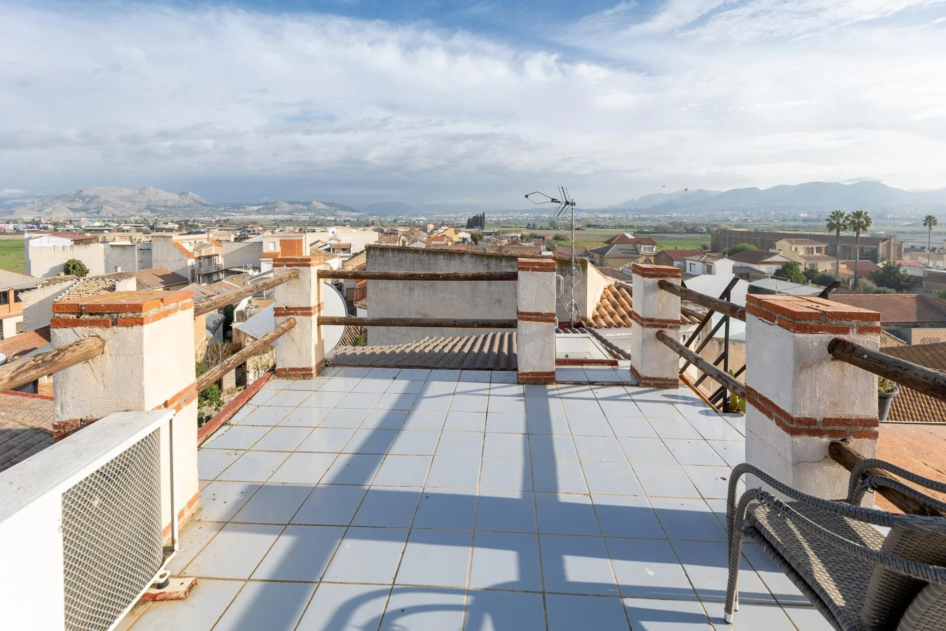 Ático dúplex reformado con vistas panorámicas