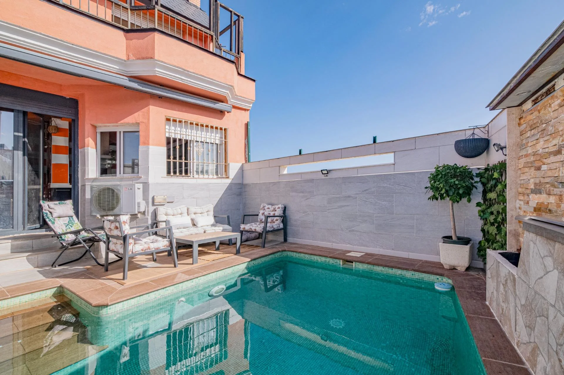 Nordic townhouse near Granada with pool