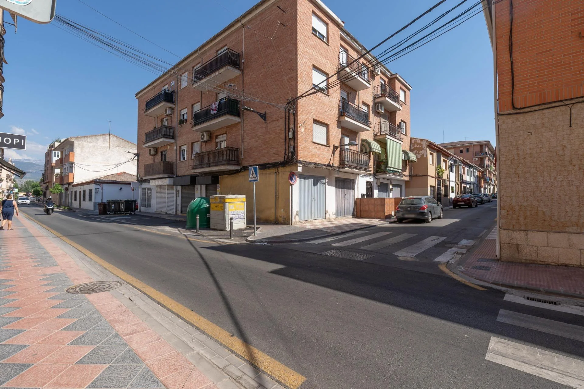 Reformed Armilla flat, three-bedroom investment
