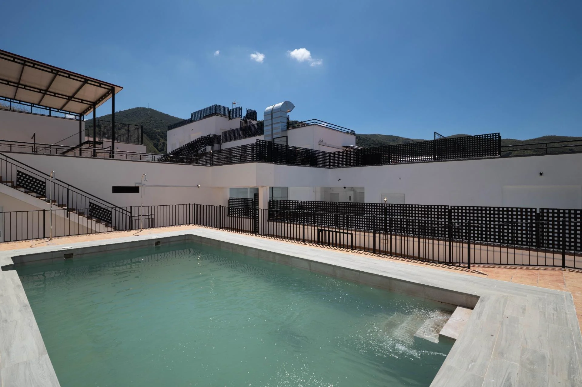 New Cenes flat with communal amenities