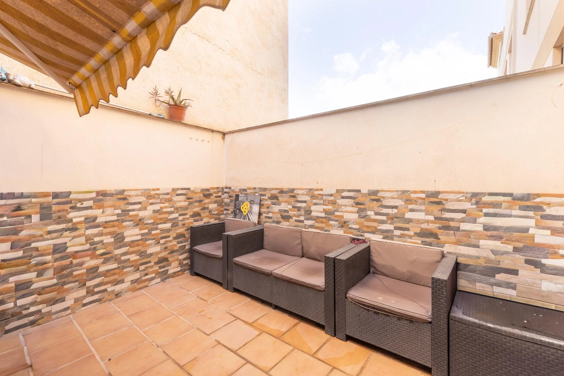Cijuela flat with patio and garage