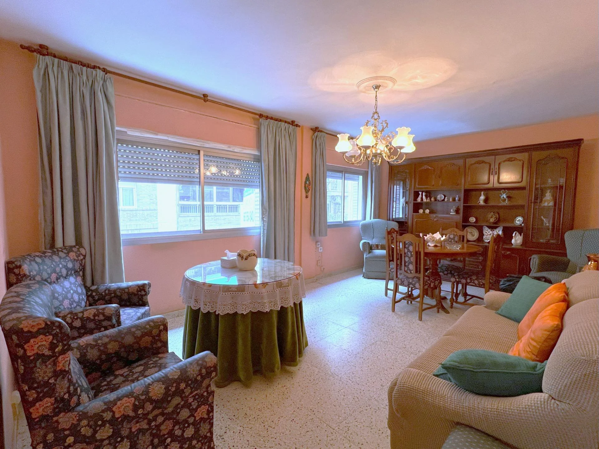 Granada flat, three-bedroom investment