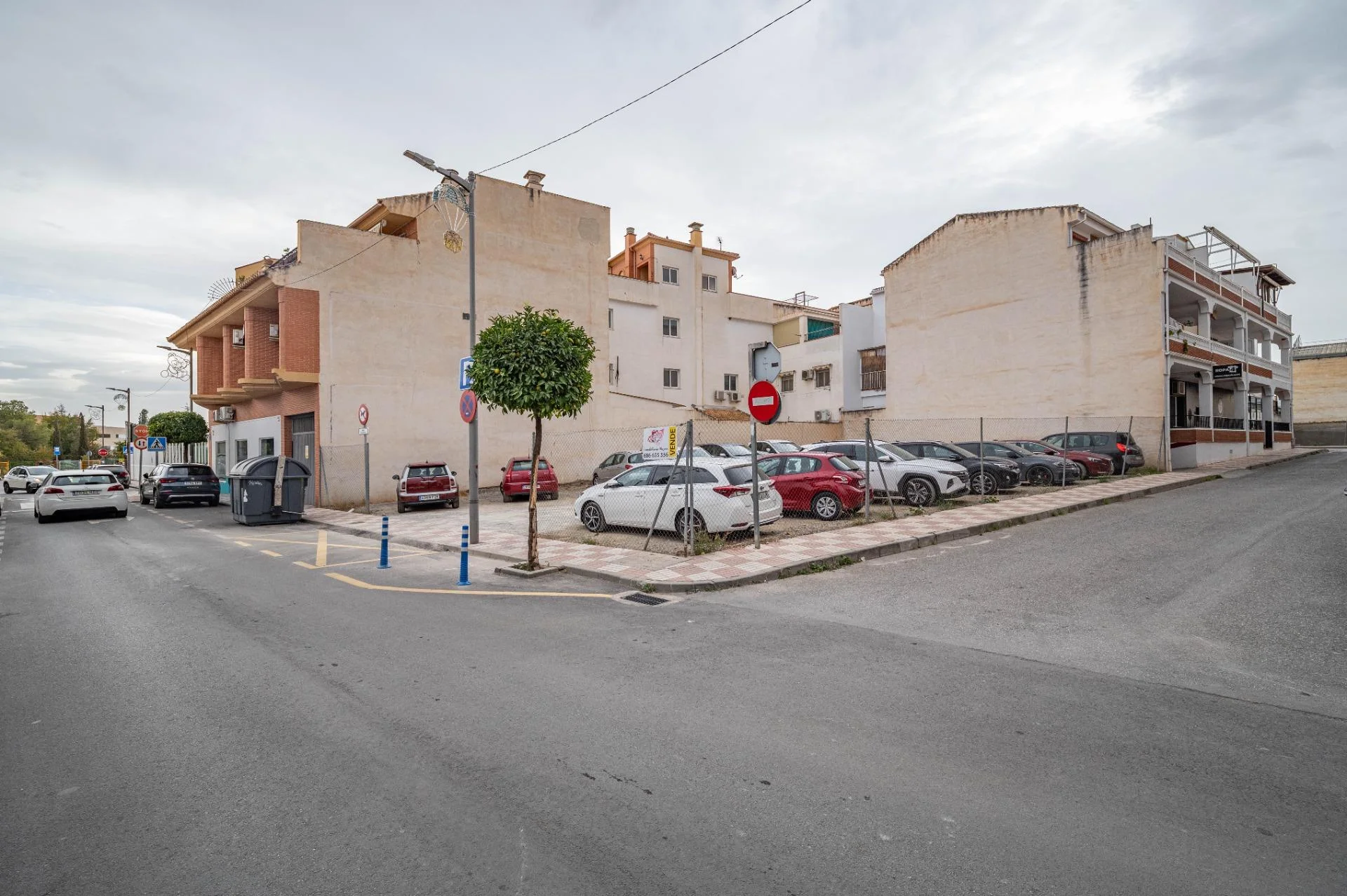 Urban corner plot in Churriana