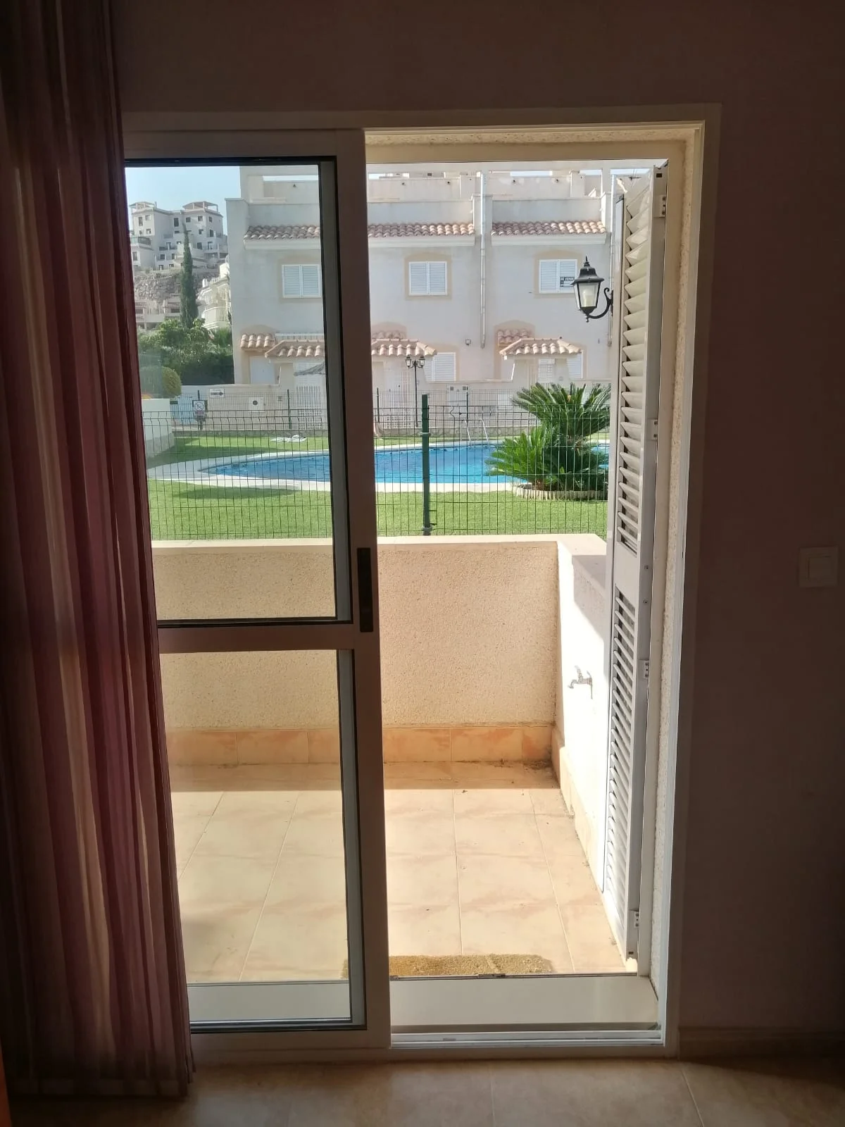Apartamento en planta baja con piscinas, 2 dormitorios