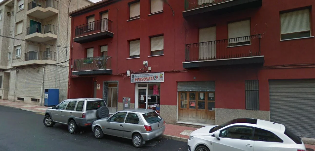 Manuel de Falla garage near centre