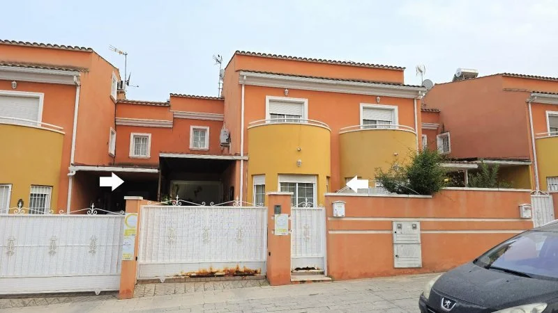 Townhouse in Aspe with private plot