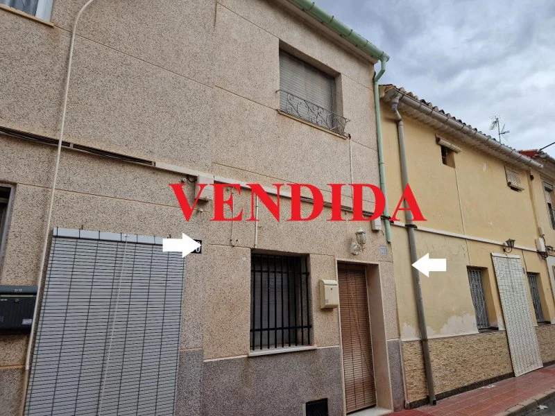 Two-level house in Monóvar, 3 bedrooms