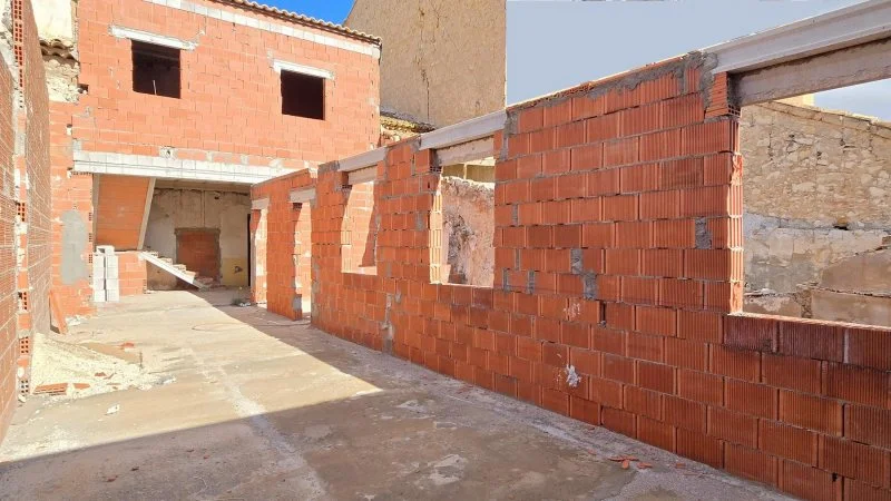 Three-level house with conversion potential