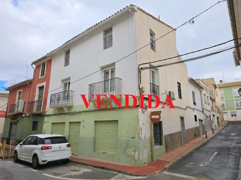 Large corner house with commercial premises