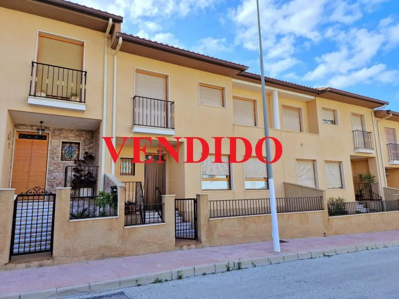 Near-new townhouse in Salitre, five bedrooms