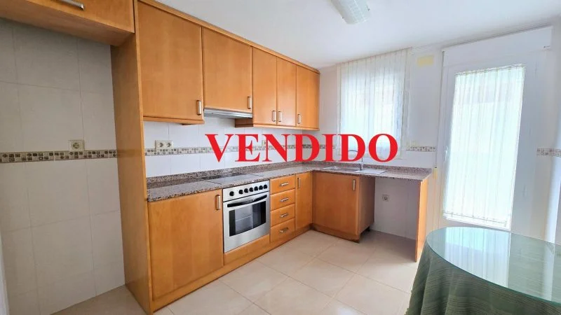 Spacious Monóvar flat with garage