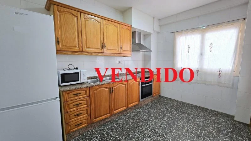 Spacious Monóvar flat, four bedrooms