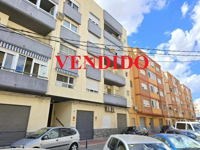 Four-bedroom flat with garage in Monóvar