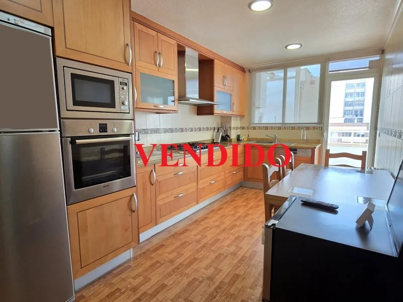 Spacious Novelda flat with enclosed garage