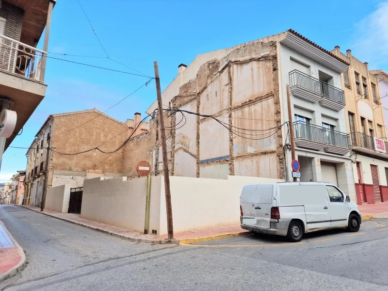 Urban corner plot with home potential