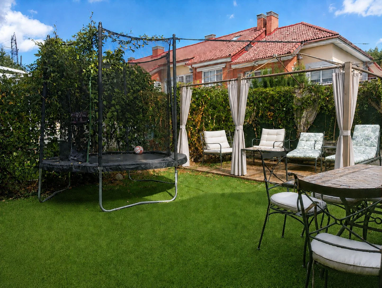Chalet adosado en Sotoverde con jardín privado