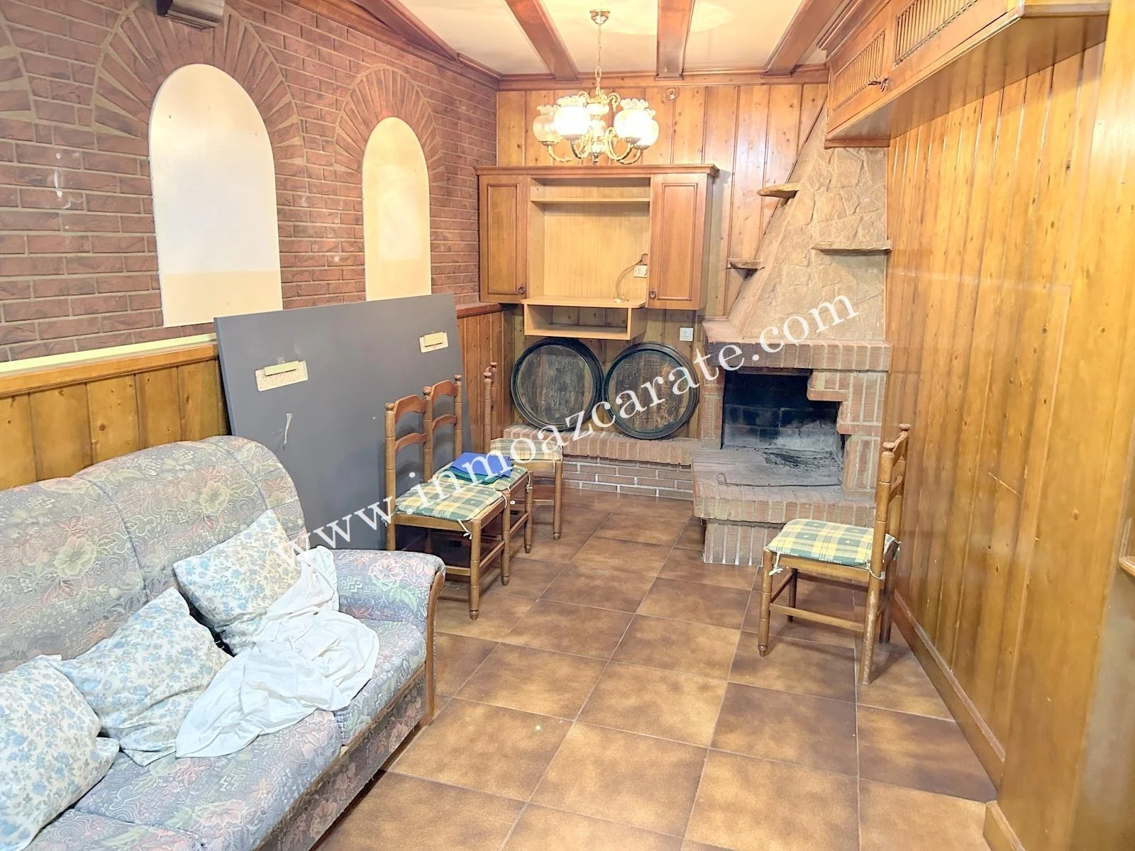 Six-bedroom house in Torralba del Rio