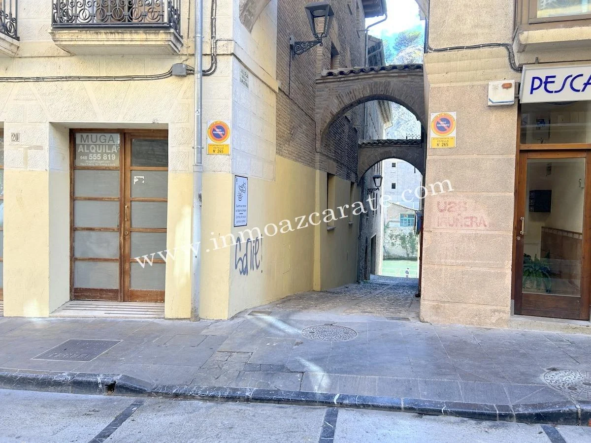 Garaje para coche pequeño en el centro de Estella