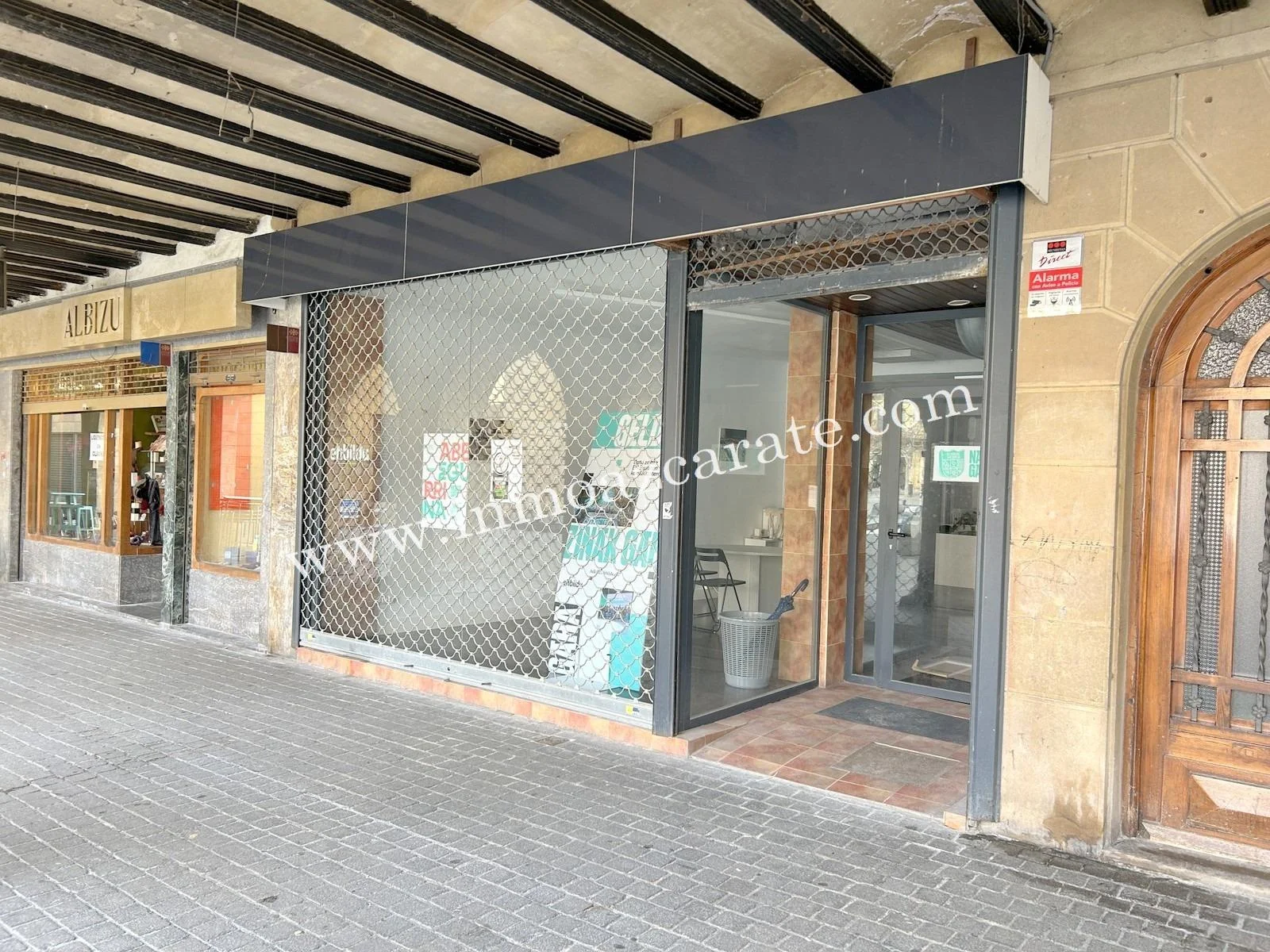 Local comercial arrendado de 188 m²